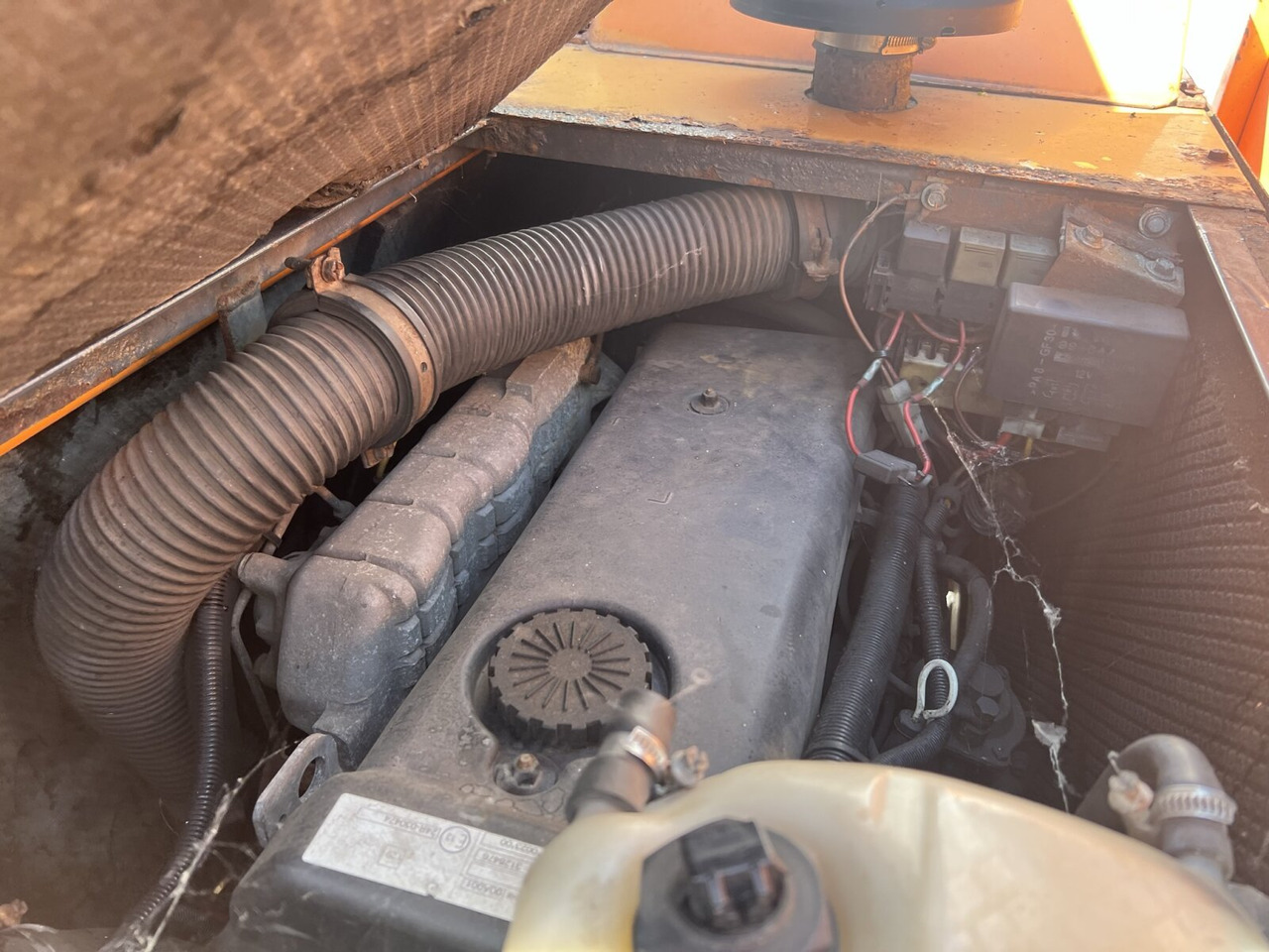 HY 1251 / 4x4 Bokimobil, Winterdienst, Kehr/Saugmaschine KIEFER HY 1251 / 4x4 Bokimobil, Winterdienst - Општински трактор: слика 4 HY 1251 / 4x4 Bokimobil, Winterdienst, Kehr/Saugmaschine KIEFER HY 1251 / 4x4 Bokimobil, Winterdienst - Општински трактор: слика 4