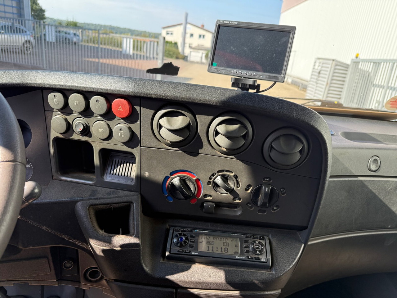 Iveco Daily 65C15D 4x2 Doka Daily 65C15D 4x2 Doka, Grüne Plakette, City-Abroller - Камион со кука за подигање: слика 3 Iveco Daily 65C15D 4x2 Doka Daily 65C15D 4x2 Doka, Grüne Plakette, City-Abroller - Камион со кука за подигање: слика 3