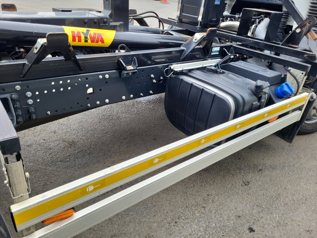 Камион со кука за подигање Iveco EuroCargo 120-220 4x2 EuroCargo 120-220 4x2: слика 7 Камион со кука за подигање Iveco EuroCargo 120-220 4x2 EuroCargo 120-220 4x2: слика 7