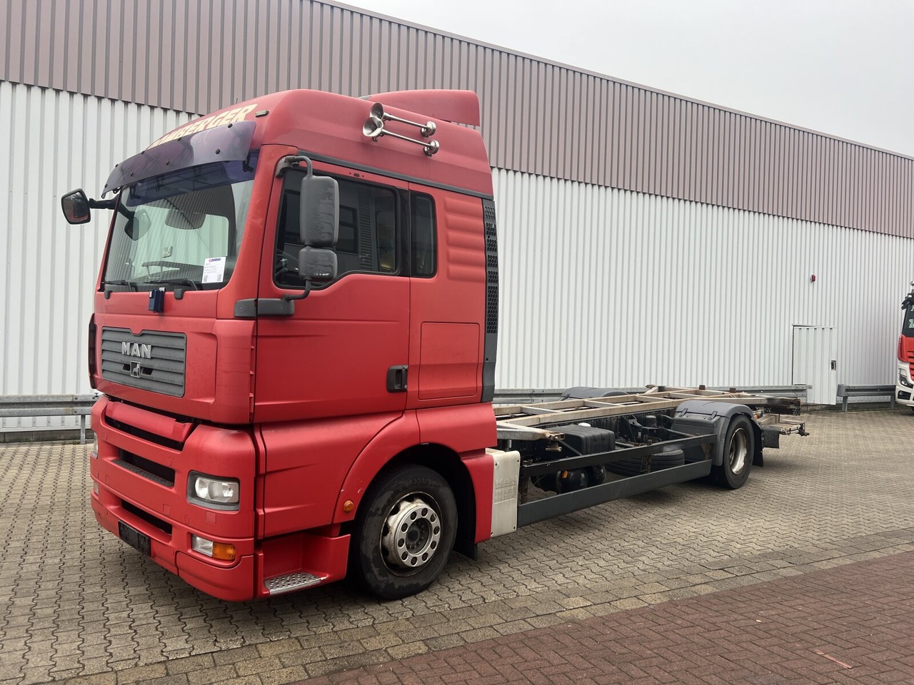 MAN TGA 18.320 4x2 LL TGA 18.320 4x2 LL, LBW faltbar - Камион: слика 1 MAN TGA 18.320 4x2 LL TGA 18.320 4x2 LL, LBW faltbar - Камион: слика 1