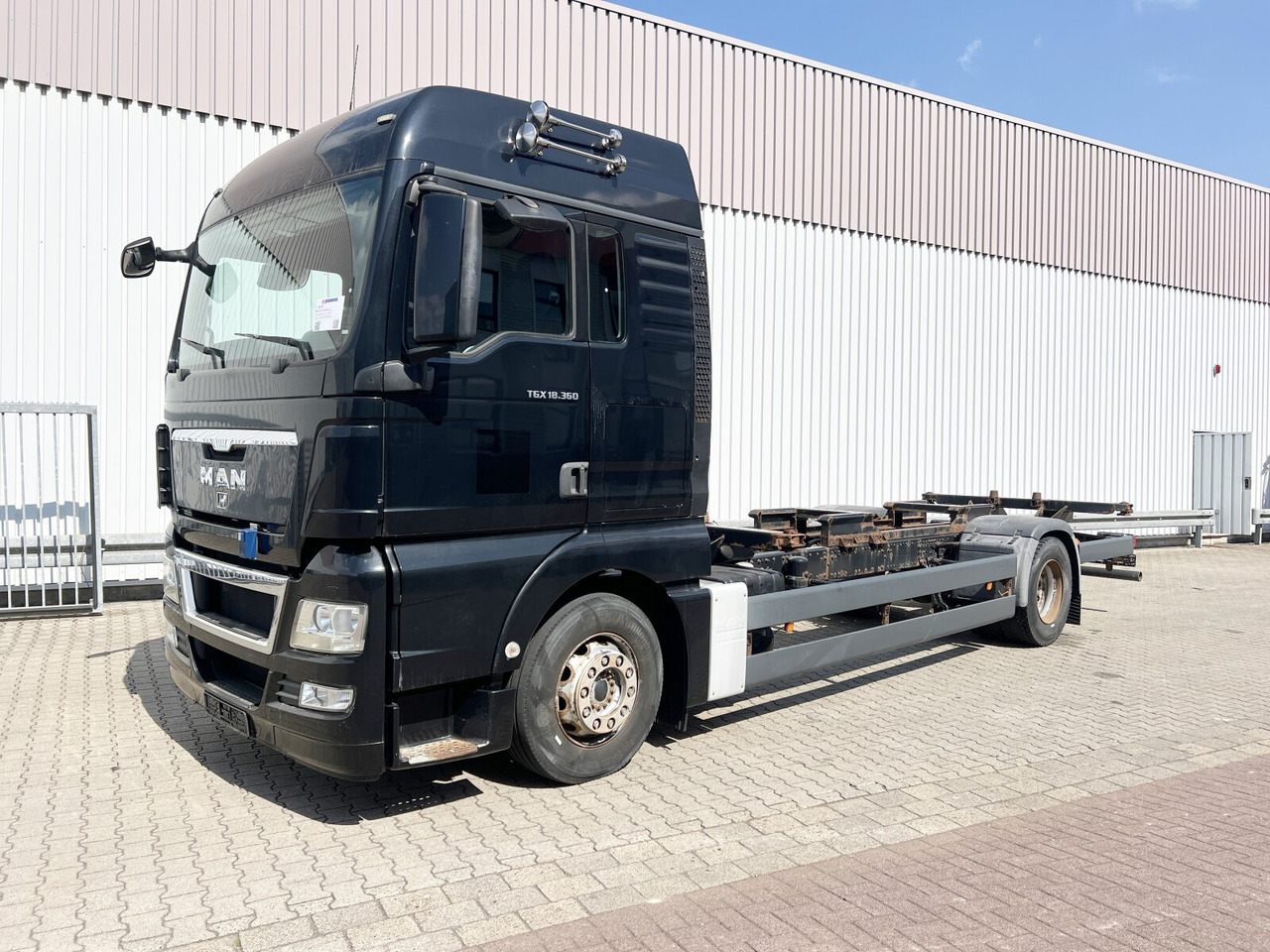 MAN TGA 18.360 4x2 LL TGA 18.360 4x2 LL, Fahrschulausstattung - Камион: слика 1 MAN TGA 18.360 4x2 LL TGA 18.360 4x2 LL, Fahrschulausstattung - Камион: слика 1