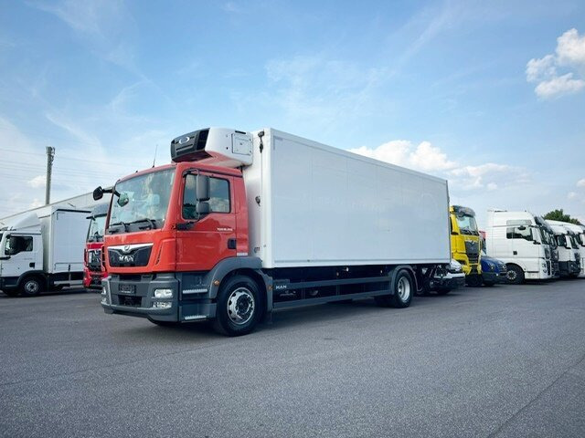 MAN TGM 18.250 4x2 LL TGM 18.250 4x2 LL, Kühlkoffer, Carrier, Trennwand, LBW BÄR - Камион: слика 1 MAN TGM 18.250 4x2 LL TGM 18.250 4x2 LL, Kühlkoffer, Carrier, Trennwand, LBW BÄR - Камион: слика 1