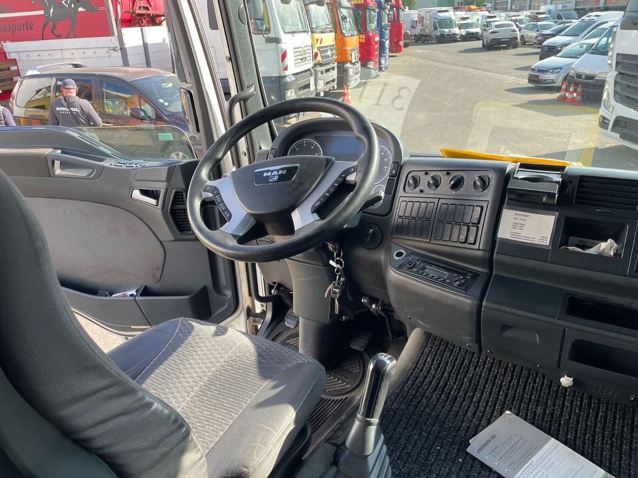 MAN TGM 18.330 4X2 LL TGM 18.330 4X2 LL, Fahrschulausstattung - Камион: слика 2 MAN TGM 18.330 4X2 LL TGM 18.330 4X2 LL, Fahrschulausstattung - Камион: слика 2