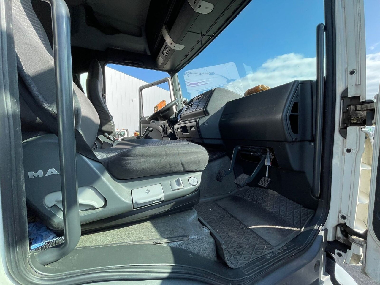 MAN TGM 18.330 4X2 LL TGM 18.330 4X2 LL, Fahrschulausstattung - Камион: слика 5 MAN TGM 18.330 4X2 LL TGM 18.330 4X2 LL, Fahrschulausstattung - Камион: слика 5