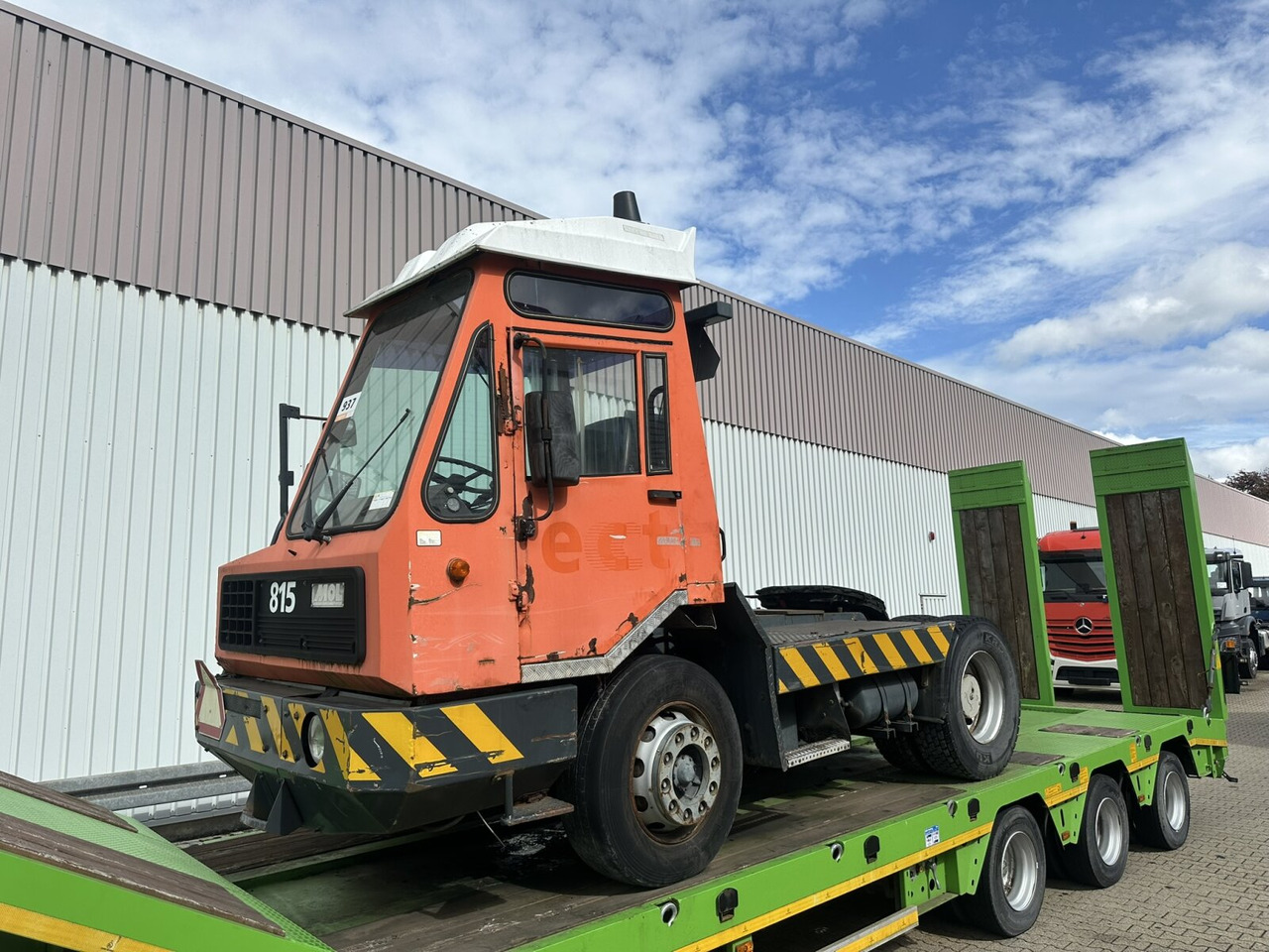 815 4x2 815 4x2 Terminal Tractor, Rangierfahrzeug - Камион влекач: слика 1 815 4x2 815 4x2 Terminal Tractor, Rangierfahrzeug - Камион влекач: слика 1