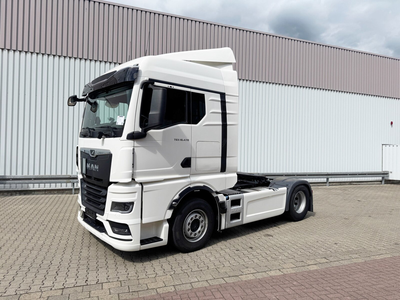 MAN TGX 18.470 4x2 BL TGX 18.470 4x2 BL, Retarder, Navi - Камион влекач: слика 1 MAN TGX 18.470 4x2 BL TGX 18.470 4x2 BL, Retarder, Navi - Камион влекач: слика 1