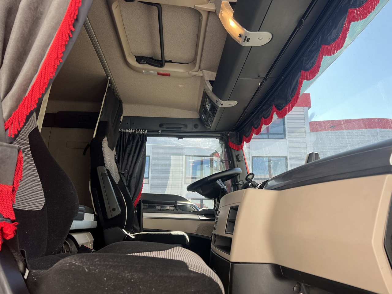 MAN TGX 18.500 4X4H BLS TGX 18.500 4X4H BLS, PriTarder, HydroDrive, Kipphydraulik - Камион влекач: слика 3 MAN TGX 18.500 4X4H BLS TGX 18.500 4X4H BLS, PriTarder, HydroDrive, Kipphydraulik - Камион влекач: слика 3