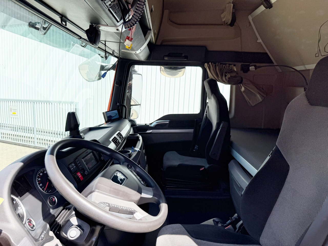 MAN TGX 26.510 6X2/4 BLS TGX 26.510 6X2/4 BLS, Intarder, Vorlauflenk-/lift, XLX-Fahrerhaus, Standklima - Камион влекач: слика 2 MAN TGX 26.510 6X2/4 BLS TGX 26.510 6X2/4 BLS, Intarder, Vorlauflenk-/lift, XLX-Fahrerhaus, Standklima - Камион влекач: слика 2