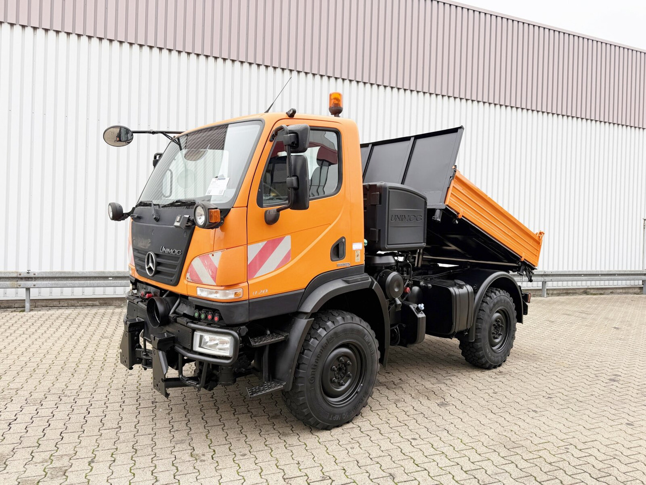 Unimog U 20 4x4 U 20 4x4, Kipper, Zapfwelle, Winterdienstausstattung, 2x AHK - Комбе: слика 1 Unimog U 20 4x4 U 20 4x4, Kipper, Zapfwelle, Winterdienstausstattung, 2x AHK - Комбе: слика 1