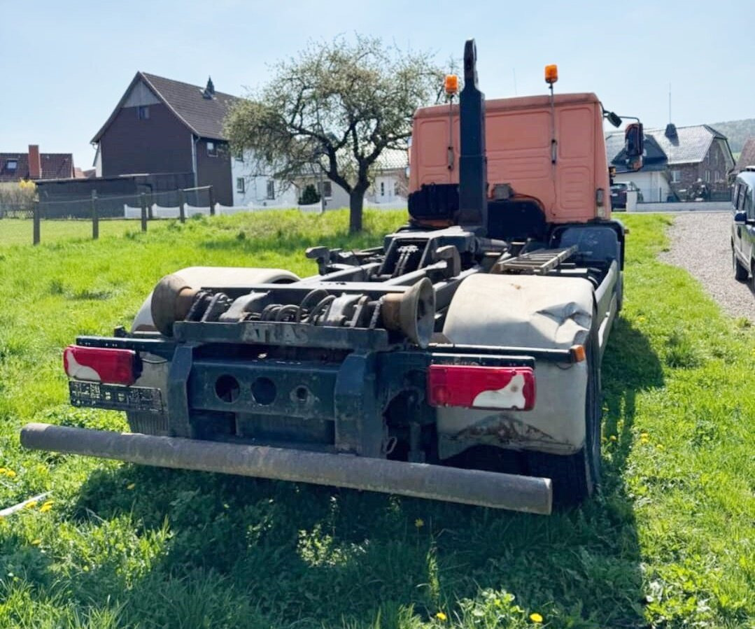 MAN LE 18.280 4x2 LL LE 18.280 4x2 LL, 6-Zylinder, Winterdienstausstattung - Камион со кука за подигање: слика 3 MAN LE 18.280 4x2 LL LE 18.280 4x2 LL, 6-Zylinder, Winterdienstausstattung - Камион со кука за подигање: слика 3