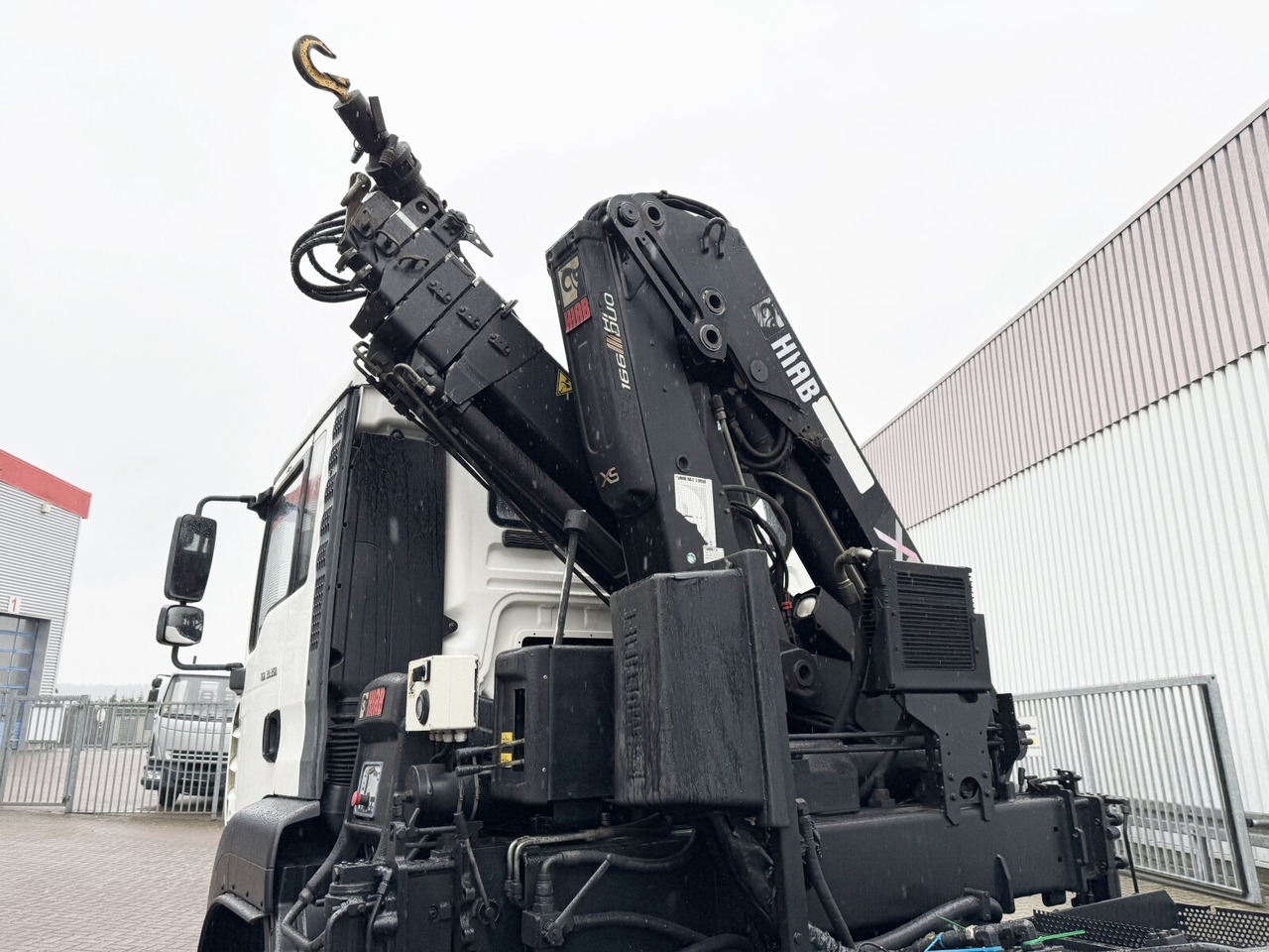 MAN TGA 33.350 6X4 BB TGA 33.350 6X4 BB mit Kran Hiab 166 E-3 HiDuo, Funk - Камион со кука за подигање, Камион со кран: слика 2 MAN TGA 33.350 6X4 BB TGA 33.350 6X4 BB mit Kran Hiab 166 E-3 HiDuo, Funk - Камион со кука за подигање, Камион со кран: слика 2