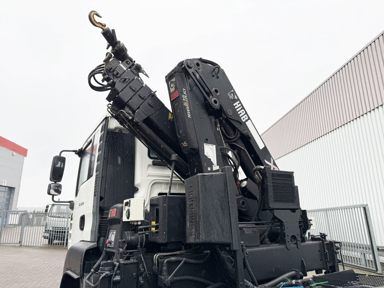 MAN TGA 33.350 6X4 BB TGA 33.350 6X4 BB mit Kran Hiab 166 E-3 HiDuo, Funk - Камион со кука за подигање, Камион со кран: слика 2 MAN TGA 33.350 6X4 BB TGA 33.350 6X4 BB mit Kran Hiab 166 E-3 HiDuo, Funk - Камион со кука за подигање, Камион со кран: слика 2