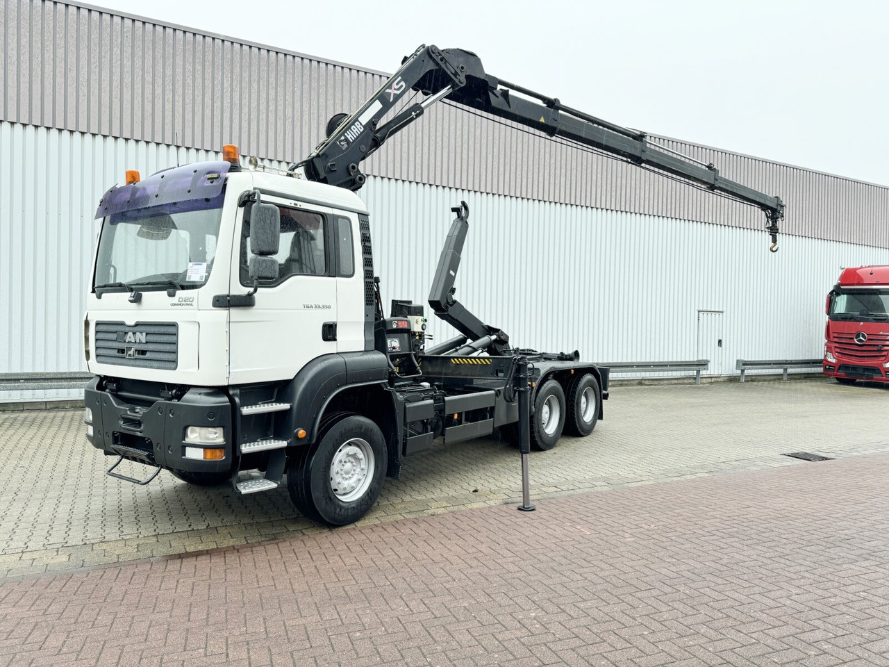 MAN TGA 33.350 6X4 BB TGA 33.350 6X4 BB mit Kran Hiab 166 E-3 HiDuo, Funk - Камион со кука за подигање, Камион со кран: слика 1 MAN TGA 33.350 6X4 BB TGA 33.350 6X4 BB mit Kran Hiab 166 E-3 HiDuo, Funk - Камион со кука за подигање, Камион со кран: слика 1