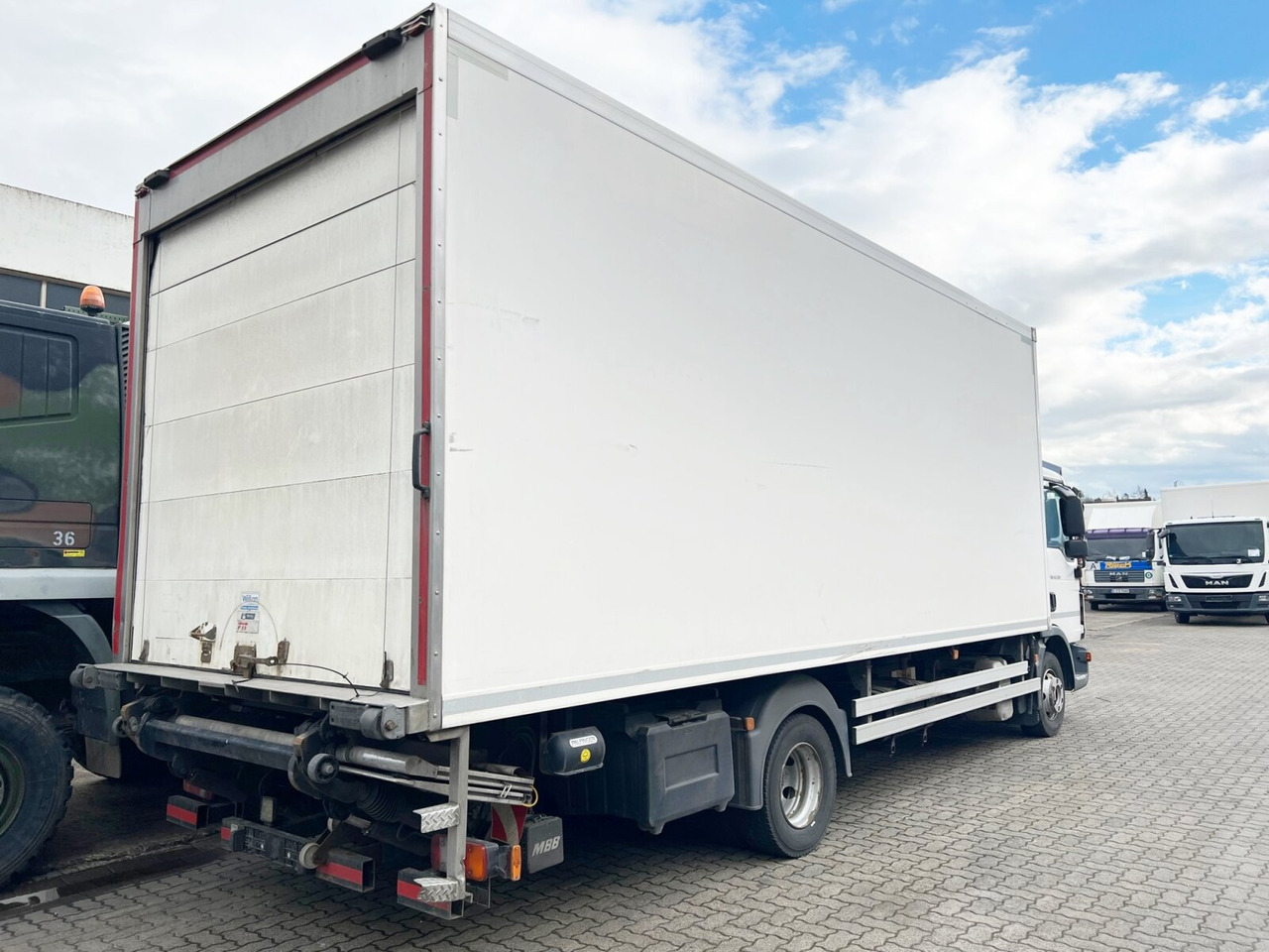 MAN TGL 12.220 4X2 BL mit Motorschaden TGL 12.220 4X2 BL mit Motorschaden, Tiefkühlkoffer, Thermoking, Rolltor, unterfaltbare MBB LBW - Камион ладилник: слика 3 MAN TGL 12.220 4X2 BL mit Motorschaden TGL 12.220 4X2 BL mit Motorschaden, Tiefkühlkoffer, Thermoking, Rolltor, unterfaltbare MBB LBW - Камион ладилник: слика 3