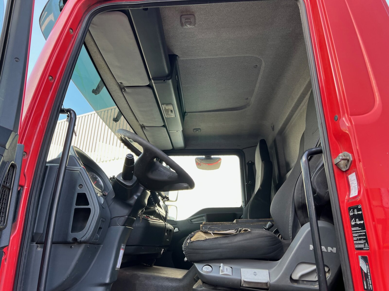 Interior photo 1: Лизинг на MAN TGM 13.250/340 4X4 BL TGM 13.250/340 4X4BL, Einzelbereifung, 2x VORHANDEN MAN TGM 13.250/340 4X4 BL TGM 13.250/340 4X4BL, Einzelbereifung, 2x VORHANDEN Interior photo 1: Лизинг на MAN TGM 13.250/340 4X4 BL TGM 13.250/340 4X4BL, Einzelbereifung, 2x VORHANDEN MAN TGM 13.250/340 4X4 BL TGM 13.250/340 4X4BL, Einzelbereifung, 2x VORHANDEN
