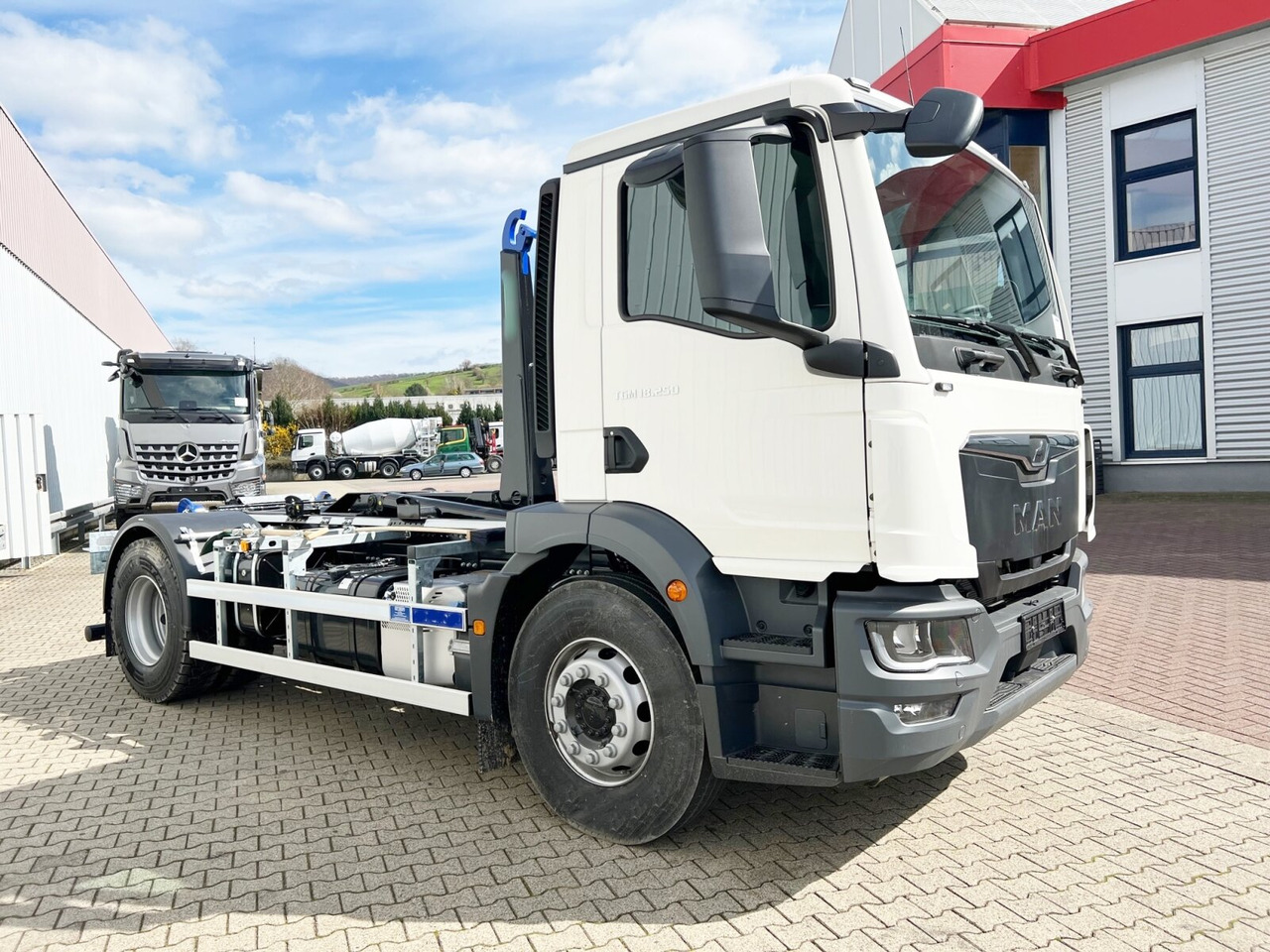 Нов Камион со кука за подигање MAN TGM 18.250/340 4x2 BL CH TGM 18.250/340 4x2 BL CH, Funk, 2x VORHANDEN: слика 9 Нов Камион со кука за подигање MAN TGM 18.250/340 4x2 BL CH TGM 18.250/340 4x2 BL CH, Funk, 2x VORHANDEN: слика 9