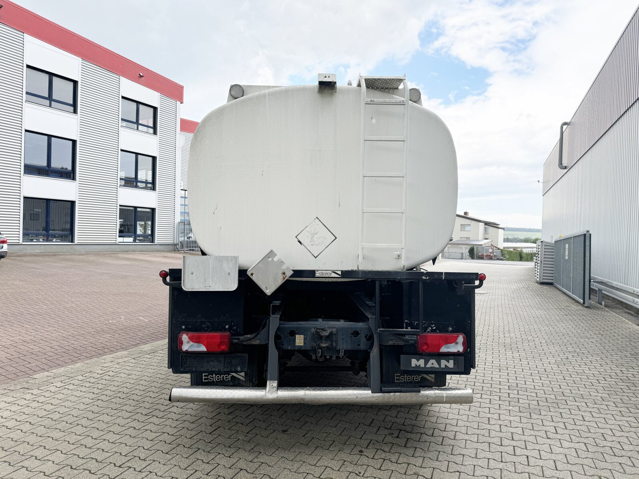 Камион цистерна MAN TGM 18.280 4X2 BL TGM 18.280 4X2 BL, Esterer Tankaufbau ca. 13.910l, 2 Kammern: слика 11