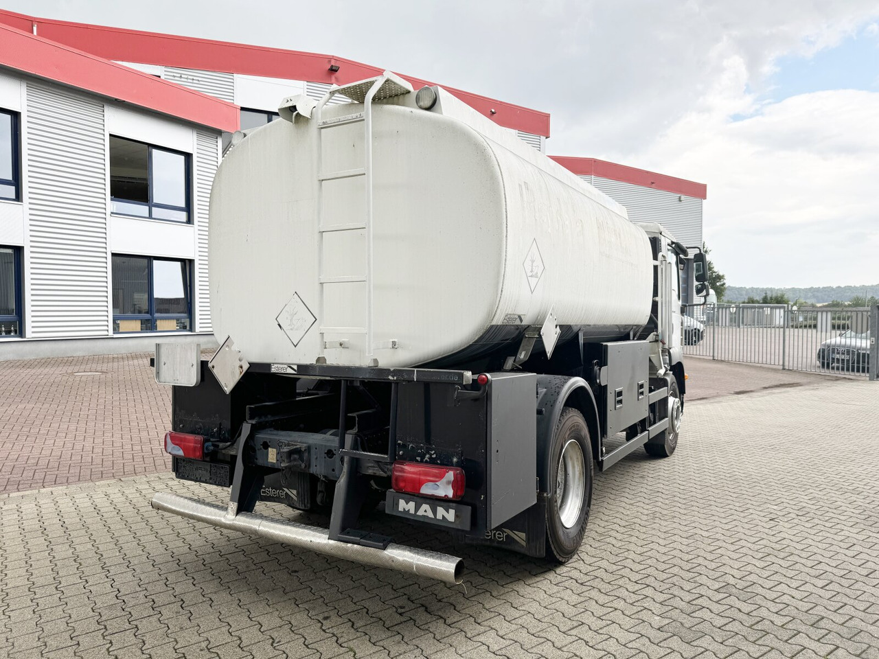 Камион цистерна MAN TGM 18.280 4X2 BL TGM 18.280 4X2 BL, Esterer Tankaufbau ca. 13.910l, 2 Kammern: слика 10