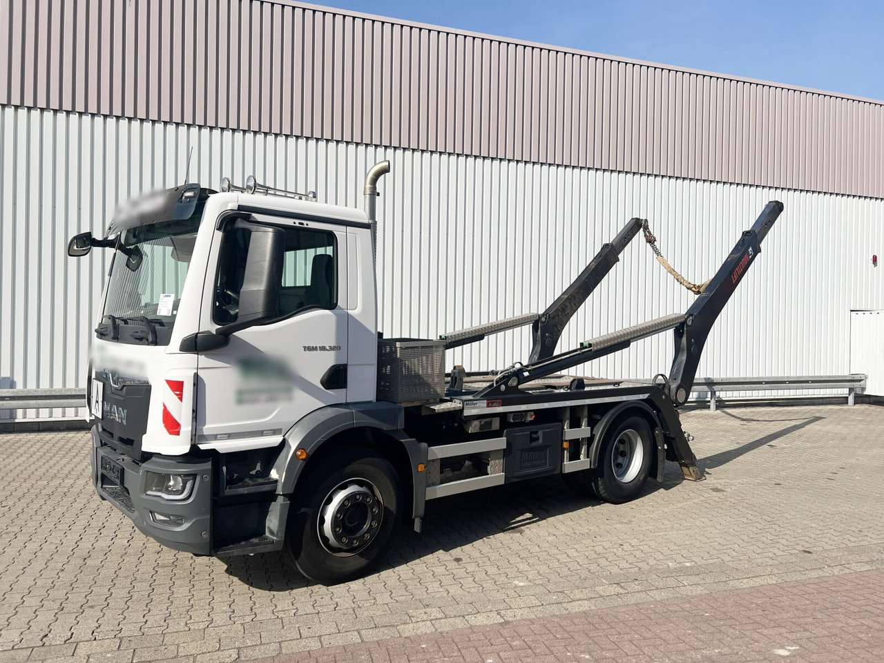 MAN TGM 18.320 4x2 BL TGM 18.320 4x2 BL, Hiab Tele-Absetzanlage, Funk - Камион за подигање контејнери: слика 1 MAN TGM 18.320 4x2 BL TGM 18.320 4x2 BL, Hiab Tele-Absetzanlage, Funk - Камион за подигање контејнери: слика 1