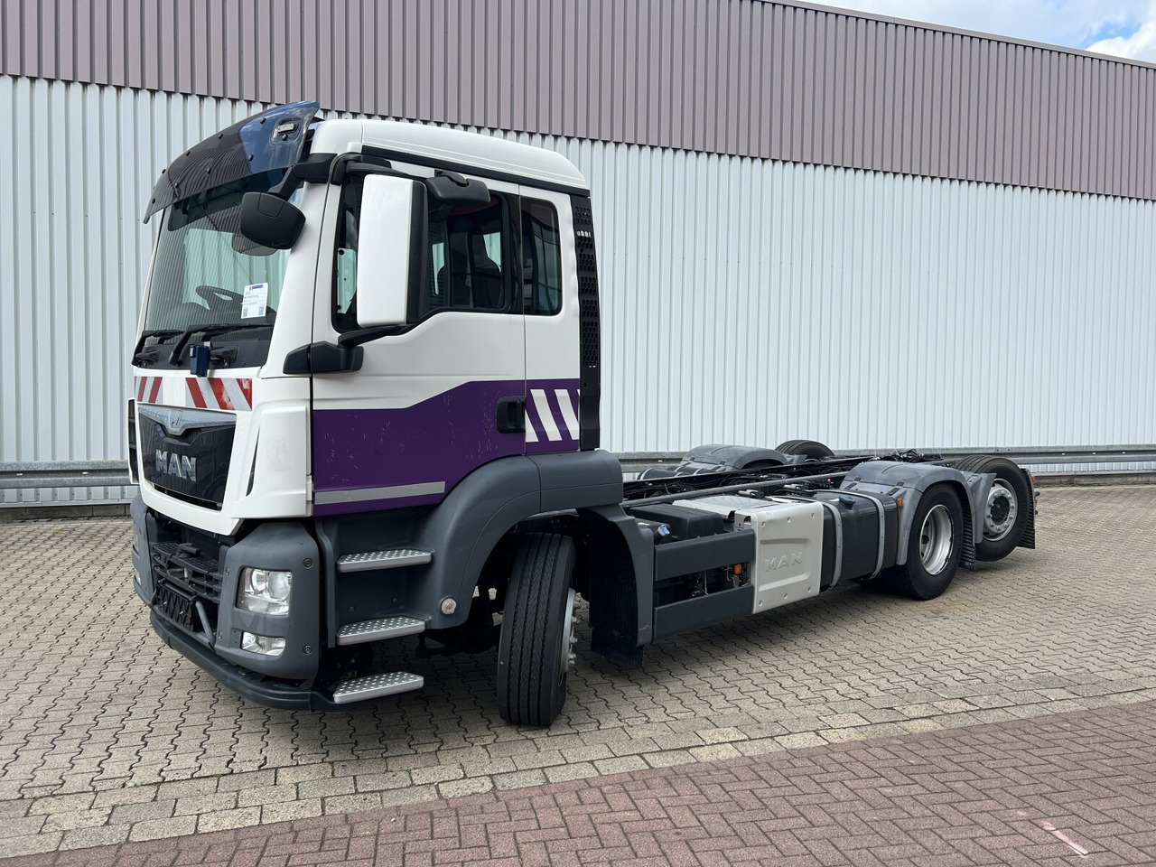 MAN TGS 26.320 6X2-4 BL TGS 26.320 6X2-4 BL, Lenk-/Liftachse, Rechtslenker, Export Only! - Камион со кабинска шасија: слика 1 MAN TGS 26.320 6X2-4 BL TGS 26.320 6X2-4 BL, Lenk-/Liftachse, Rechtslenker, Export Only! - Камион со кабинска шасија: слика 1