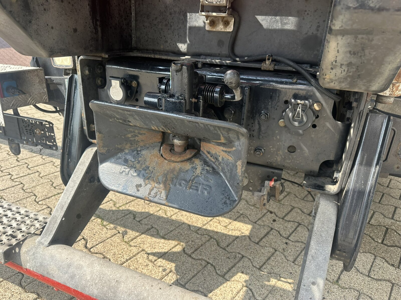 MAN TGS 26.400 6x2-4 LL TGS 26.400 6x2-4 LL, Lenk-/Lift, Edscha, Heckkran Palfinger PK23002-C + Jib PJ060A, Funk - Камион со церада, Камион со кран: слика 2 MAN TGS 26.400 6x2-4 LL TGS 26.400 6x2-4 LL, Lenk-/Lift, Edscha, Heckkran Palfinger PK23002-C + Jib PJ060A, Funk - Камион со церада, Камион со кран: слика 2