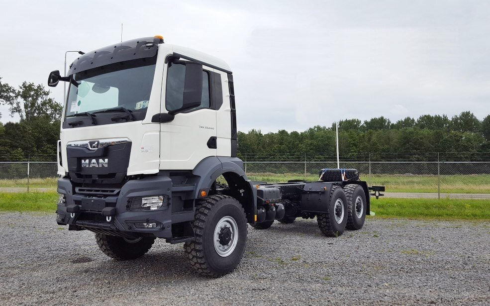MAN TGS 33.440 6x6 BB CH TGS 33.440 6x6 BB CH, Euro2, Einzelbereifung - Камион со кабинска шасија: слика 2 MAN TGS 33.440 6x6 BB CH TGS 33.440 6x6 BB CH, Euro2, Einzelbereifung - Камион со кабинска шасија: слика 2