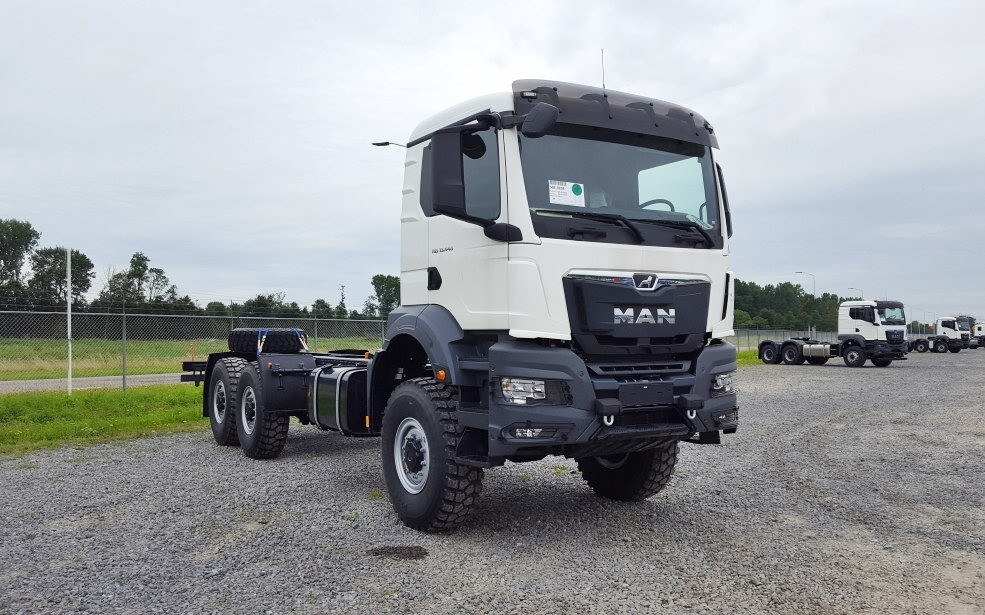 MAN TGS 33.440 6x6 BB CH TGS 33.440 6x6 BB CH, Euro2, Einzelbereifung - Камион со кабинска шасија: слика 3 MAN TGS 33.440 6x6 BB CH TGS 33.440 6x6 BB CH, Euro2, Einzelbereifung - Камион со кабинска шасија: слика 3
