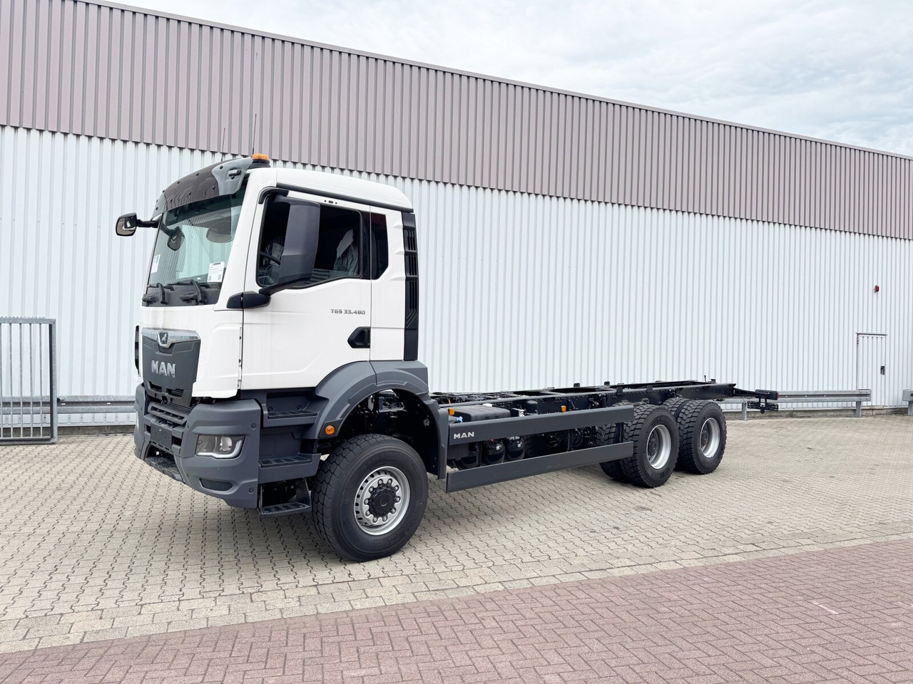 MAN TGS 33.480 6x6 BB CH TGS 33.480 6x6 BB CH, Hohe Bauart, Nebenantrieb - Камион со кабинска шасија: слика 1 MAN TGS 33.480 6x6 BB CH TGS 33.480 6x6 BB CH, Hohe Bauart, Nebenantrieb - Камион со кабинска шасија: слика 1