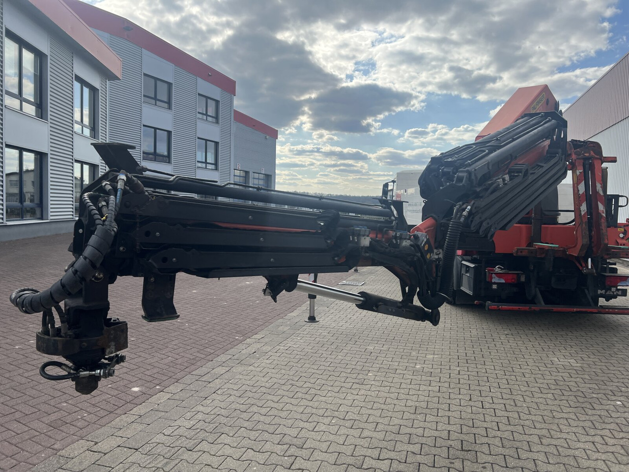 MAN TGS 35.440 8x4 BL TGS 35.440 8x4 BL, Navi, Heckkran Palfinger PK42002 SH-F + Jip PJ 060 B, 24,9m-730kg, Funk - Камион со кран, Камион со платформа: слика 3 MAN TGS 35.440 8x4 BL TGS 35.440 8x4 BL, Navi, Heckkran Palfinger PK42002 SH-F + Jip PJ 060 B, 24,9m-730kg, Funk - Камион со кран, Камион со платформа: слика 3