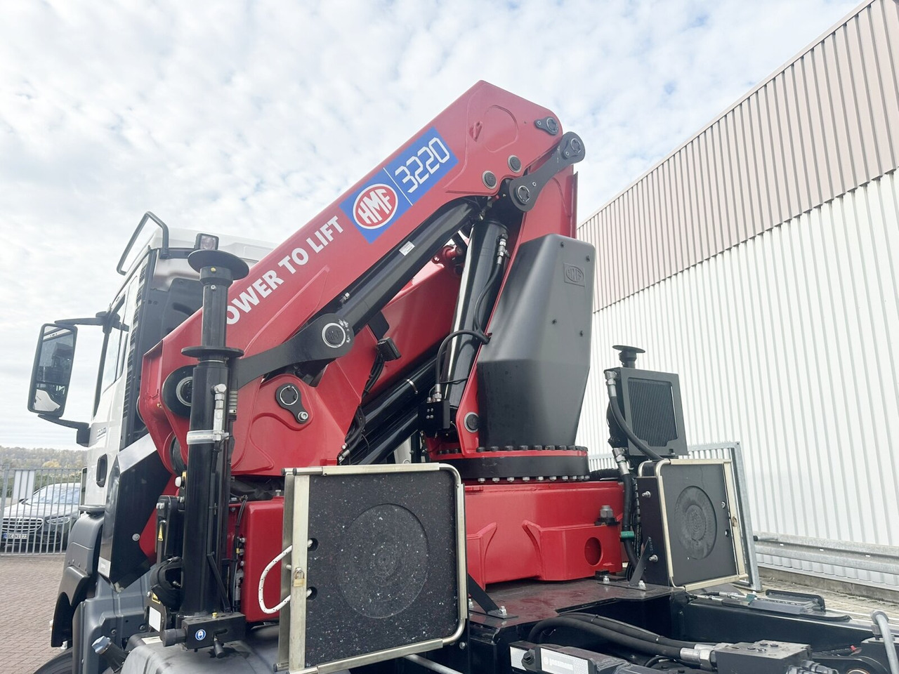 MAN TGS 35.480 8X4 BL TGS 35.480 8X4 BL, Intarder, Kran HMF 3220-K6, 4-fach Abstützung, Funk - Камион со кука за подигање, Камион со кран: слика 2 MAN TGS 35.480 8X4 BL TGS 35.480 8X4 BL, Intarder, Kran HMF 3220-K6, 4-fach Abstützung, Funk - Камион со кука за подигање, Камион со кран: слика 2