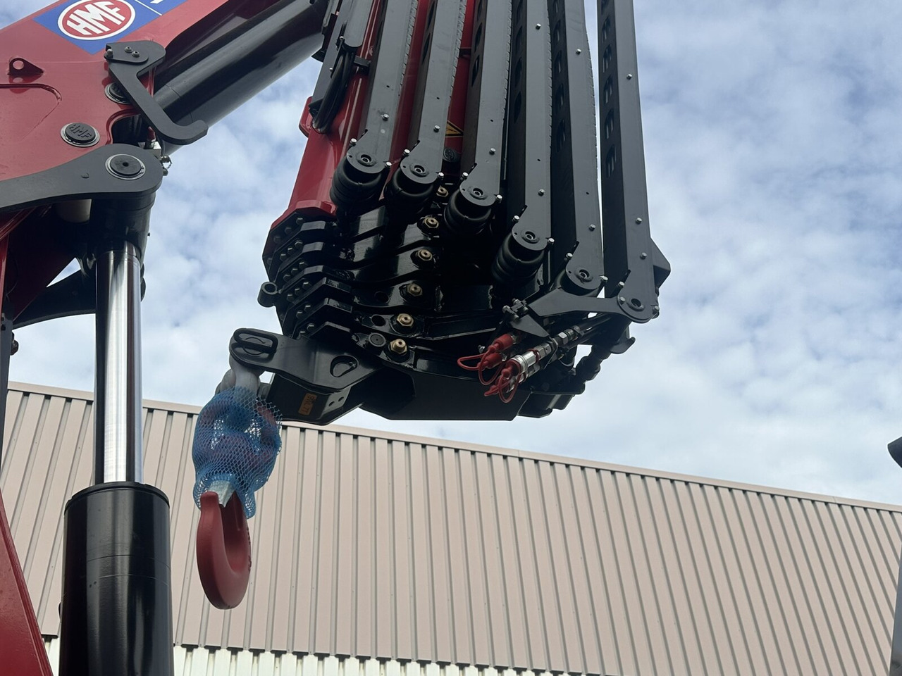 MAN TGS 35.480 8X4 BL TGS 35.480 8X4 BL, Intarder, Kran HMF 3220-K6, 4-fach Abstützung, Funk - Камион со кука за подигање, Камион со кран: слика 4 MAN TGS 35.480 8X4 BL TGS 35.480 8X4 BL, Intarder, Kran HMF 3220-K6, 4-fach Abstützung, Funk - Камион со кука за подигање, Камион со кран: слика 4