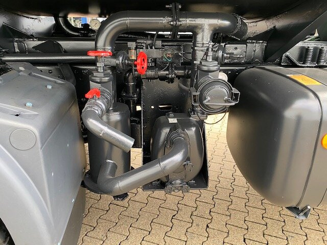 MAN TGS 40.400 6x4 BB TGS 40.400 6x4 BB mit 20.000l Tank - Камион цистерна: слика 2 MAN TGS 40.400 6x4 BB TGS 40.400 6x4 BB mit 20.000l Tank - Камион цистерна: слика 2