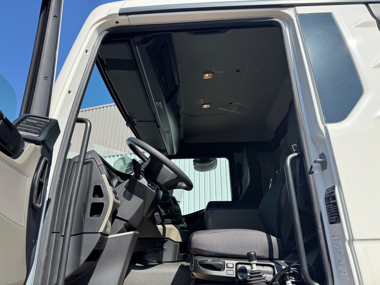 MAN TGS 41.440/480 8x4 BB TGS 41.440/480 8x4 BB, Standard Mulde ca. 18m³ - Камион со кабинска шасија: слика 2 MAN TGS 41.440/480 8x4 BB TGS 41.440/480 8x4 BB, Standard Mulde ca. 18m³ - Камион со кабинска шасија: слика 2