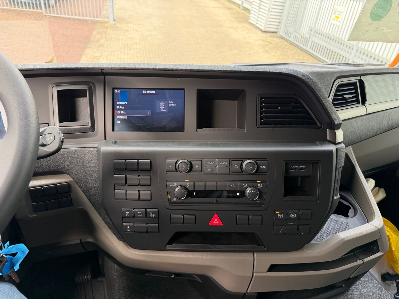 MAN TGS 41.440 8x4 BB CH TGS 41.440 8x4 BB CH, Retarder, MEHRFACH VORHANDEN! - Камион со кабинска шасија: слика 5 MAN TGS 41.440 8x4 BB CH TGS 41.440 8x4 BB CH, Retarder, MEHRFACH VORHANDEN! - Камион со кабинска шасија: слика 5