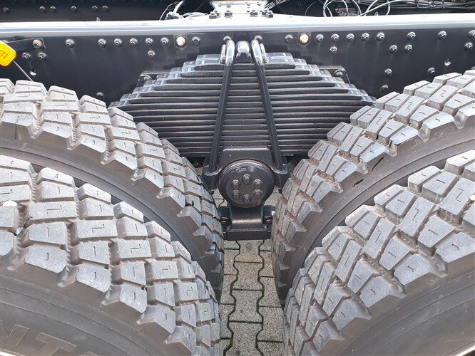 MAN TGS 41.480 8X6 BB TGS 41.480 8X6 BB, ca. 25.000l mit Separatpumpe - Камион цистерна: слика 4 MAN TGS 41.480 8X6 BB TGS 41.480 8X6 BB, ca. 25.000l mit Separatpumpe - Камион цистерна: слика 4