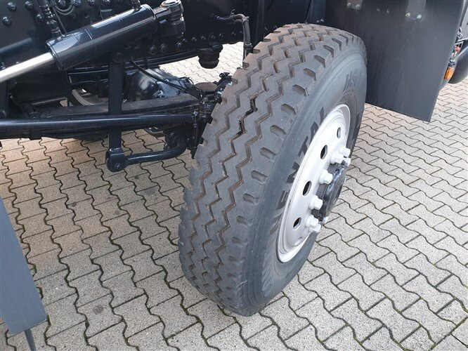 MAN TGS 41.480 8X6 BB TGS 41.480 8X6 BB, ca. 25.000l mit Separatpumpe - Камион цистерна: слика 3 MAN TGS 41.480 8X6 BB TGS 41.480 8X6 BB, ca. 25.000l mit Separatpumpe - Камион цистерна: слика 3