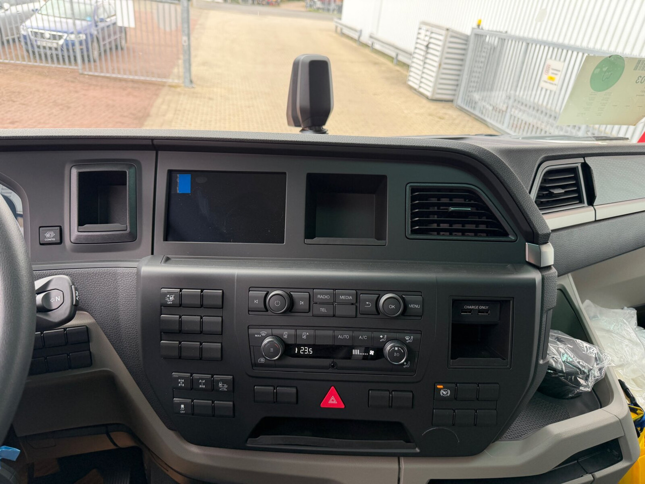 MAN TGS 41.480 8x4 BB CH TGS 41.480 8x4 BB CH, MEHRFACH VORHANDEN! - Камион со кабинска шасија: слика 4 MAN TGS 41.480 8x4 BB CH TGS 41.480 8x4 BB CH, MEHRFACH VORHANDEN! - Камион со кабинска шасија: слика 4