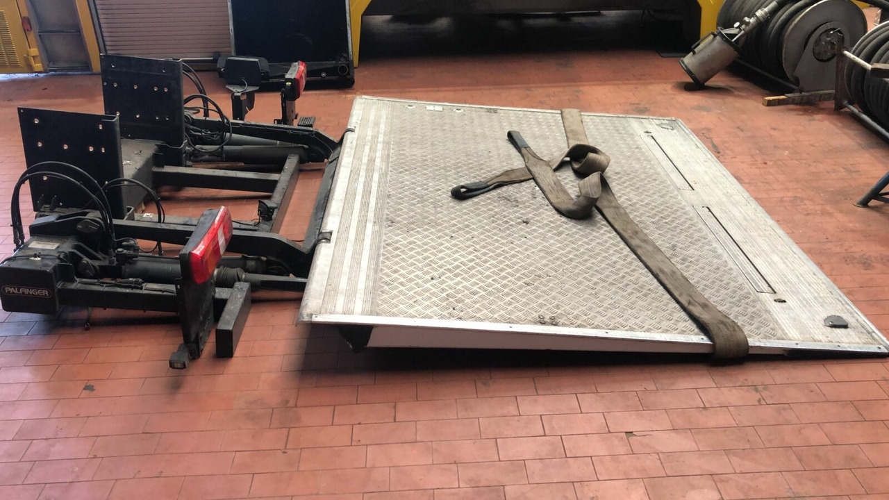 MBB C 1500 S Ladebordwand MBB C 1500 S Ladebordwand - Заден лифт за утовар: слика 1 MBB C 1500 S Ladebordwand MBB C 1500 S Ladebordwand - Заден лифт за утовар: слика 1