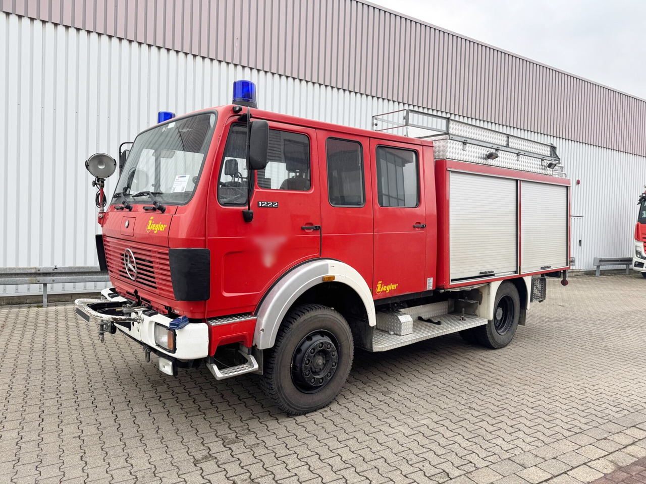 Mercedes-Benz 1222 AF 4x4 Doka 1222 AF 4x4 Doka, LF 16 TS - Амбулантно возило: слика 1 Mercedes-Benz 1222 AF 4x4 Doka 1222 AF 4x4 Doka, LF 16 TS - Амбулантно возило: слика 1