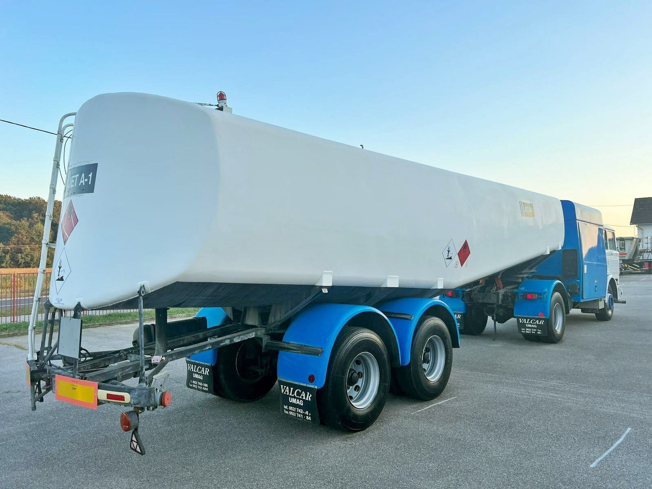 Mercedes-Benz 1923 4x2 Tankwagenzug für Kerosin 40.000l 1923 4x2 Tankwagenzug für Kerosin 40.000l - Камион цистерна: слика 4 Mercedes-Benz 1923 4x2 Tankwagenzug für Kerosin 40.000l 1923 4x2 Tankwagenzug für Kerosin 40.000l - Камион цистерна: слика 4