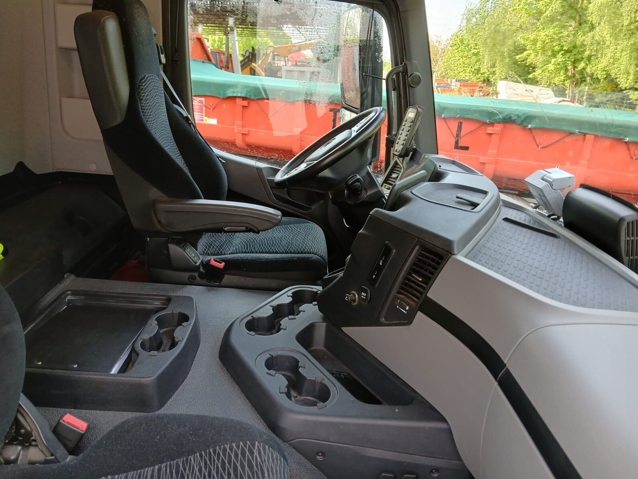 Mercedes-Benz Actros 1832 L 4x2 Actros 1832 L 4x2, Navi, MultimediaCockpit, Funk - Камион за подигање контејнери: слика 4 Mercedes-Benz Actros 1832 L 4x2 Actros 1832 L 4x2, Navi, MultimediaCockpit, Funk - Камион за подигање контејнери: слика 4