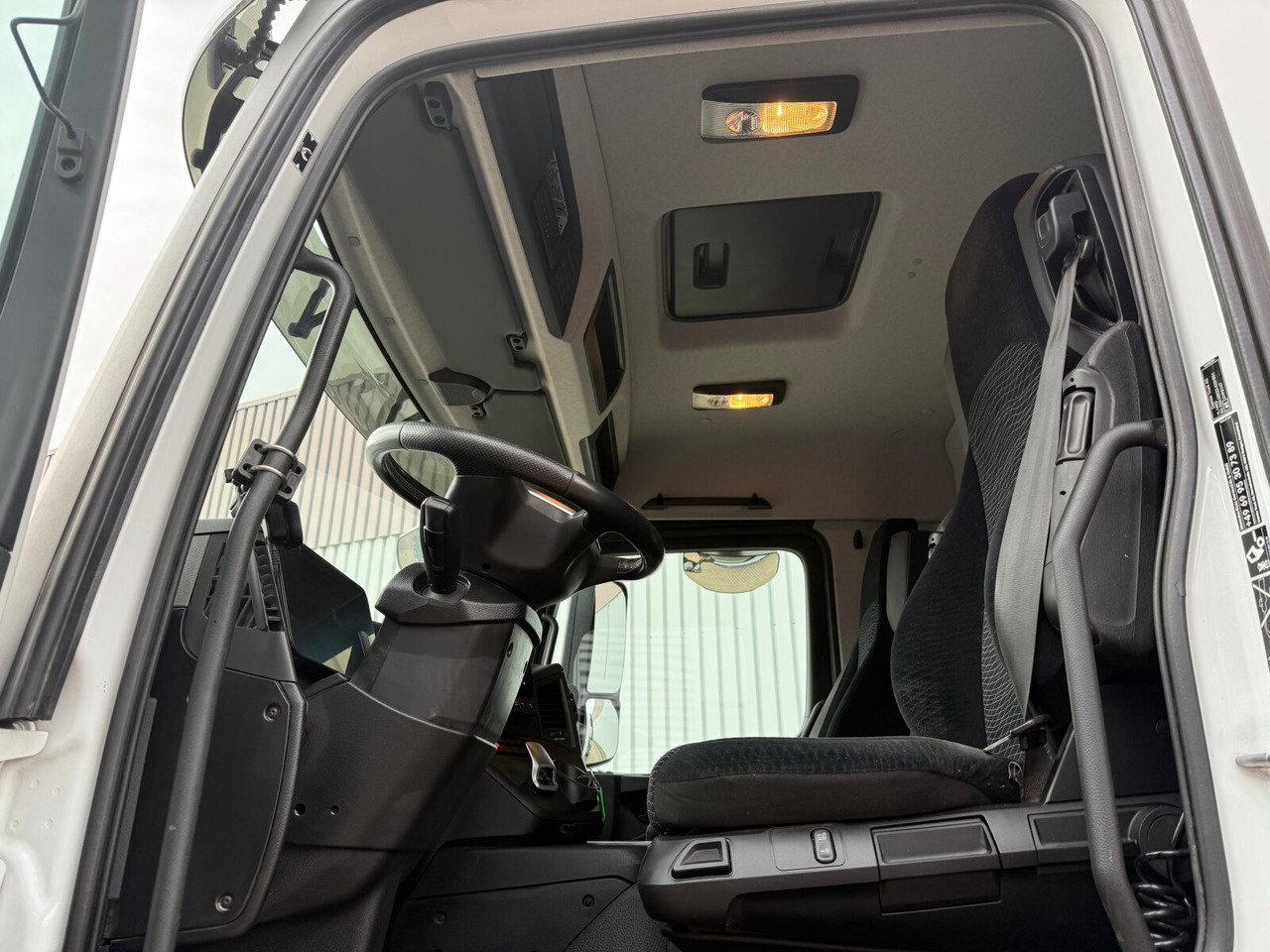 Mercedes-Benz Actros 1832 L 4x2 Actros 1832 L 4x2, Navi, MultimediaCockpit, Funk - Камион за подигање контејнери: слика 3 Mercedes-Benz Actros 1832 L 4x2 Actros 1832 L 4x2, Navi, MultimediaCockpit, Funk - Камион за подигање контејнери: слика 3
