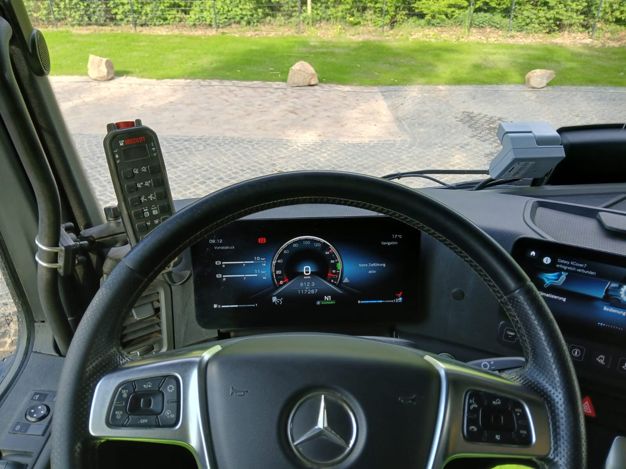 Mercedes-Benz Actros 1832 L 4x2 Actros 1832 L 4x2, Navi, MultimediaCockpit, Funk - Камион за подигање контејнери: слика 5 Mercedes-Benz Actros 1832 L 4x2 Actros 1832 L 4x2, Navi, MultimediaCockpit, Funk - Камион за подигање контејнери: слика 5