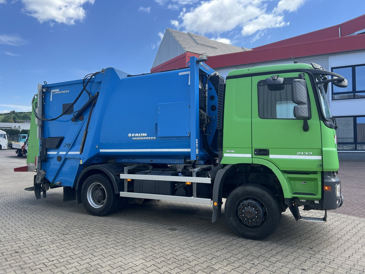 Камион за ѓубре за транспорт на ѓубре Mercedes-Benz Actros 2032 LA 4x4 Actros 2032 LA 4x4, Faun Variopress 310 ca. 10m³, Zöller Schüttung: слика 9