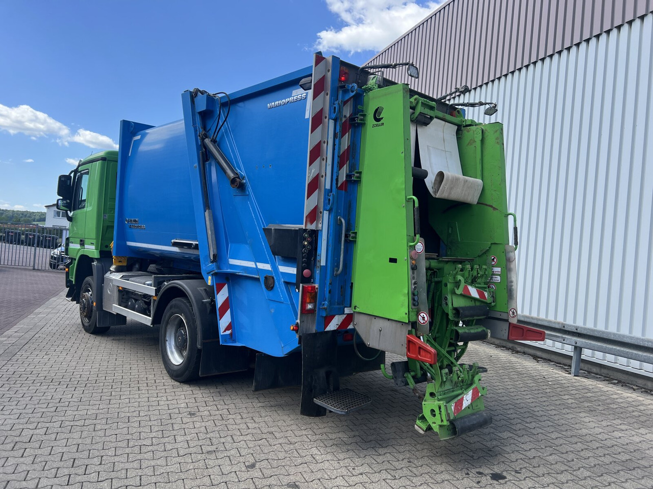 Камион за ѓубре за транспорт на ѓубре Mercedes-Benz Actros 2032 LA 4x4 Actros 2032 LA 4x4, Faun Variopress 310 ca. 10m³, Zöller Schüttung: слика 11