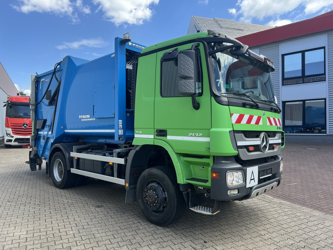 Камион за ѓубре за транспорт на ѓубре Mercedes-Benz Actros 2032 LA 4x4 Actros 2032 LA 4x4, Faun Variopress 310 ca. 10m³, Zöller Schüttung: слика 8