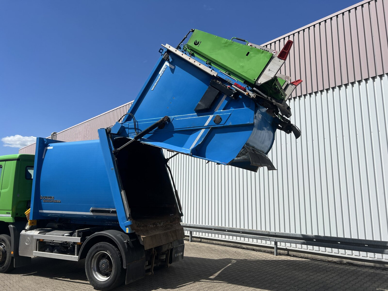 Камион за ѓубре за транспорт на ѓубре Mercedes-Benz Actros 2032 LA 4x4 Actros 2032 LA 4x4, Faun Variopress 310 ca. 10m³, Zöller Schüttung: слика 13