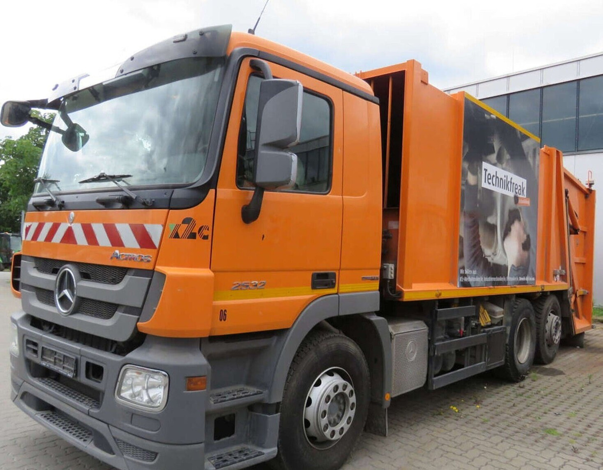 Mercedes-Benz Actros 2532 L 6x2 Actros 2532/41 L 6x2, EEV, Lenkachse, Haller X2C M21, Zöller-Schüttung - Камион за ѓубре: слика 1 Mercedes-Benz Actros 2532 L 6x2 Actros 2532/41 L 6x2, EEV, Lenkachse, Haller X2C M21, Zöller-Schüttung - Камион за ѓубре: слика 1