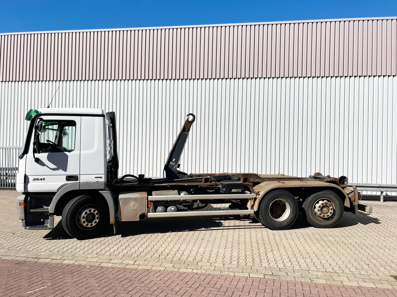 Лизинг на Mercedes-Benz Actros 2541 L 6x2 Actros 2541 L 6x2/48 Retarder, Lenk-/Liftachse Mercedes-Benz Actros 2541 L 6x2 Actros 2541 L 6x2/48 Retarder, Lenk-/Liftachse: слика 14 Лизинг на Mercedes-Benz Actros 2541 L 6x2 Actros 2541 L 6x2/48 Retarder, Lenk-/Liftachse Mercedes-Benz Actros 2541 L 6x2 Actros 2541 L 6x2/48 Retarder, Lenk-/Liftachse: слика 14