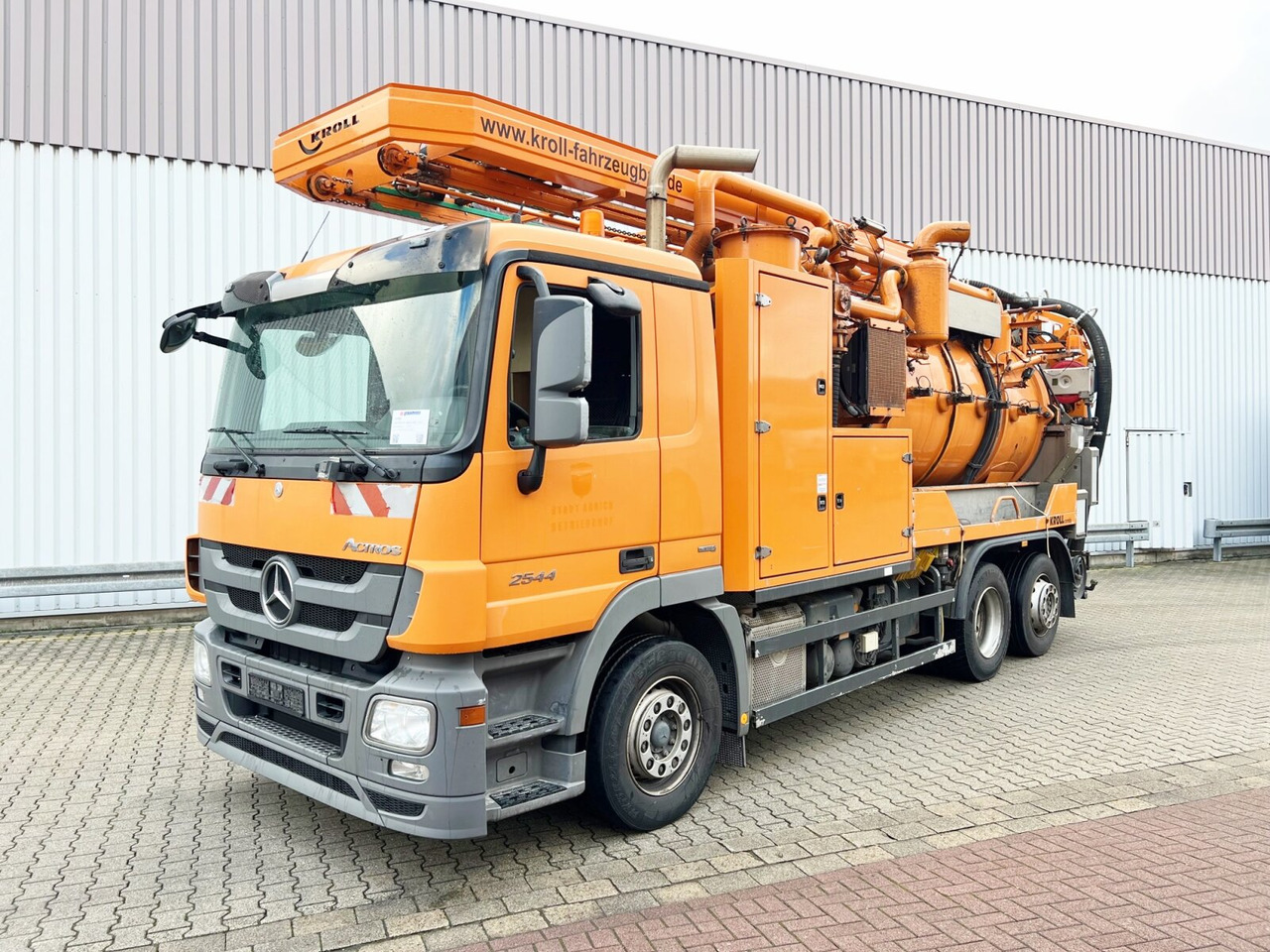 Mercedes-Benz Actros 2544 L 6x2 Actros 2544 L 6x2, Lenkachse, Kroll Saug-/Spülwagen ca. 12m³, Funk - Вакуумски камион: слика 1 Mercedes-Benz Actros 2544 L 6x2 Actros 2544 L 6x2, Lenkachse, Kroll Saug-/Spülwagen ca. 12m³, Funk - Вакуумски камион: слика 1